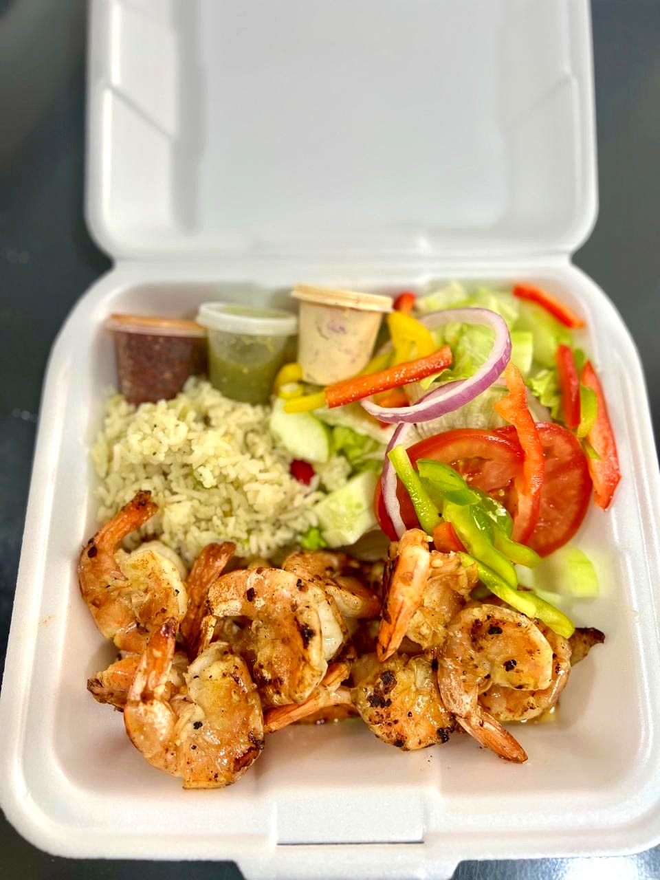 Camarones al mojo de ajo con arroz y ensalada — Restaurante Tita, Playa Azul